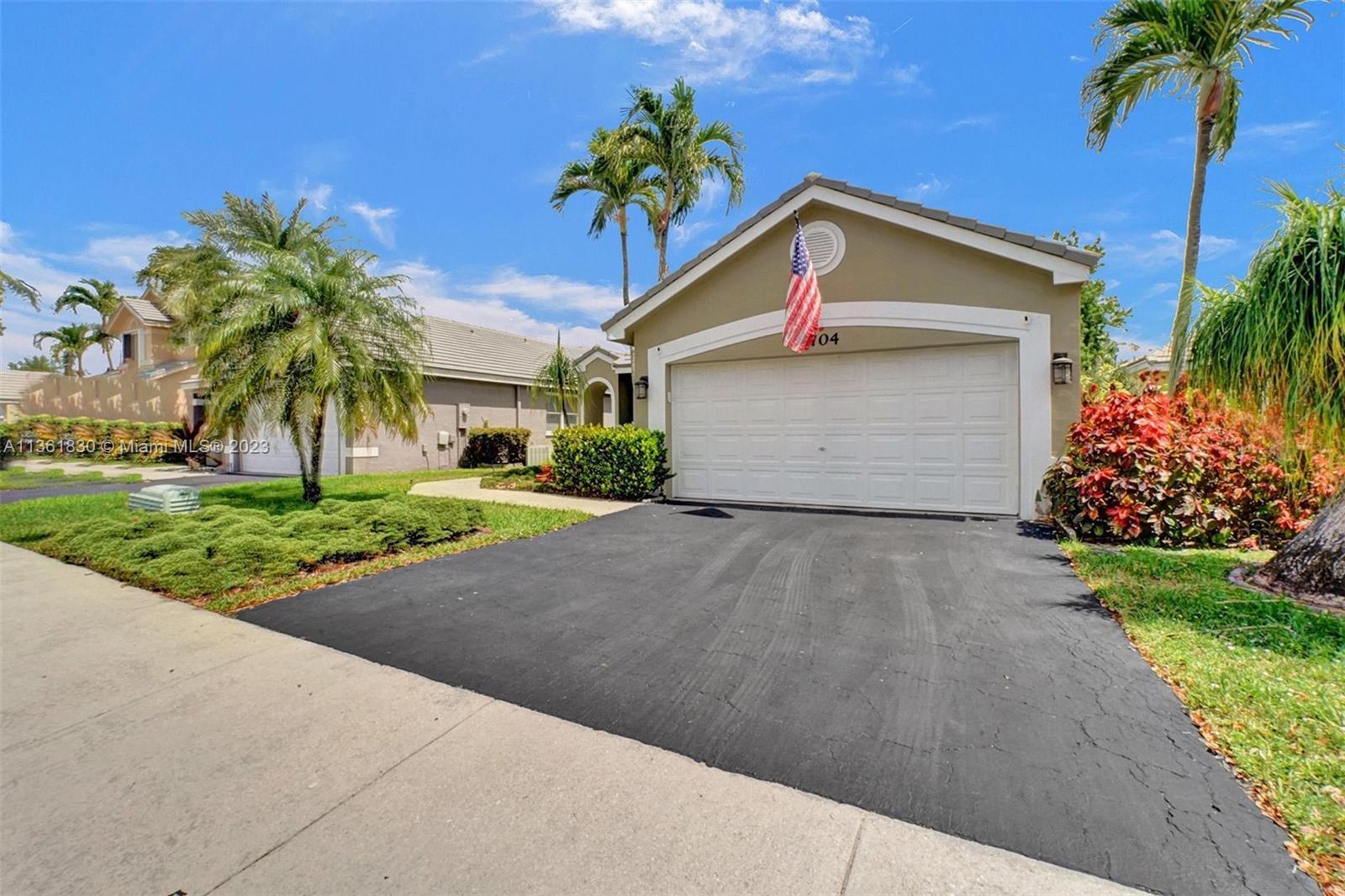Photo of 2704 Pinewood Ct in Davie, FL