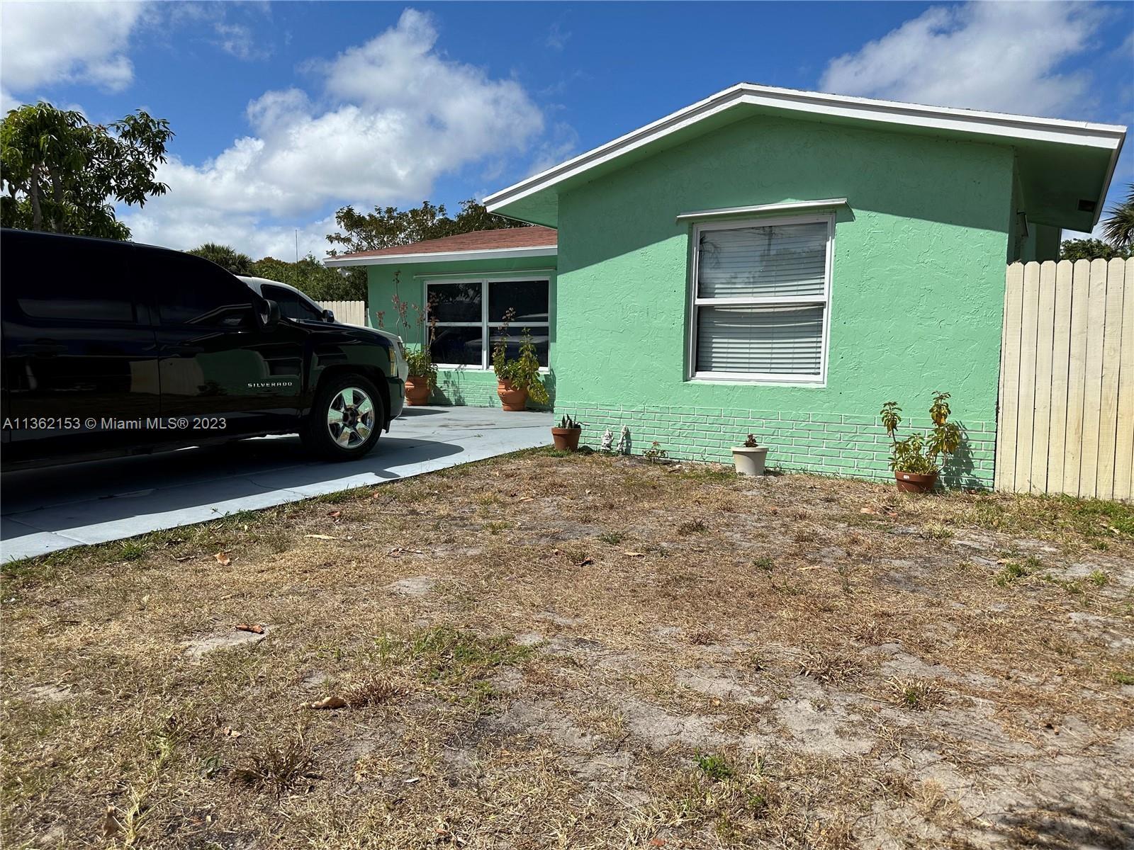 Photo of 455 Monroe Dr in West Palm Beach, FL