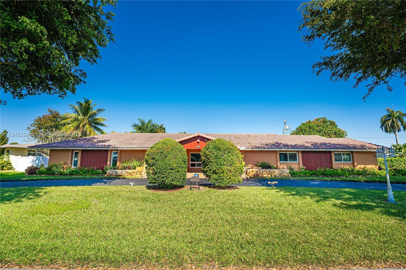 Photo of 3211 Calle Largo Dr in Hollywood, FL