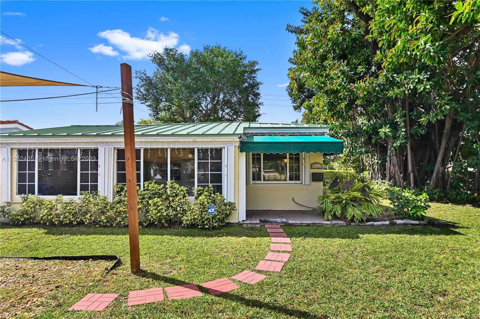 Photo of 1400 NE 176th St in North Miami Beach, FL