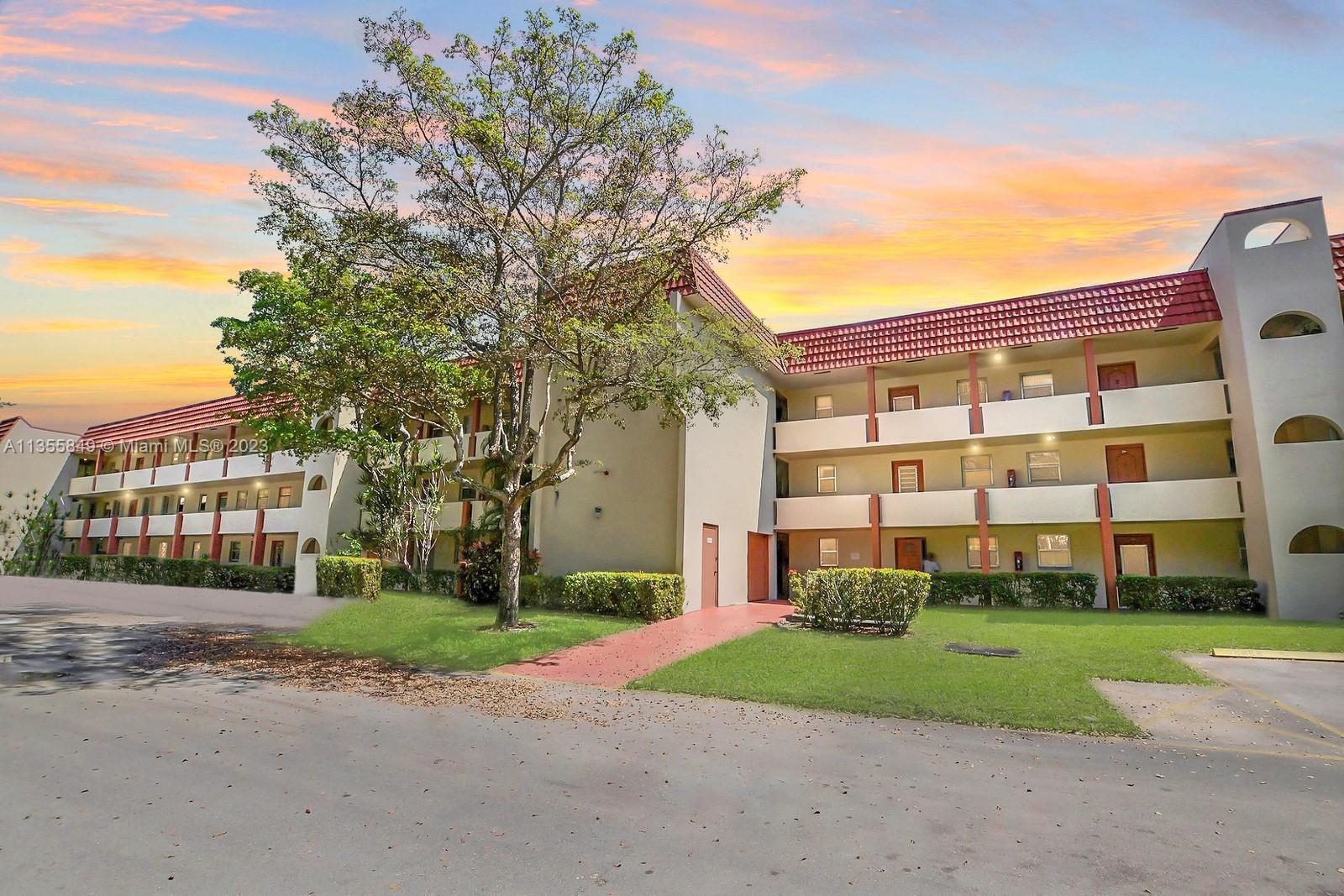 Photo of 2700 W Sunrise Lakes Dr #308 in Sunrise, FL