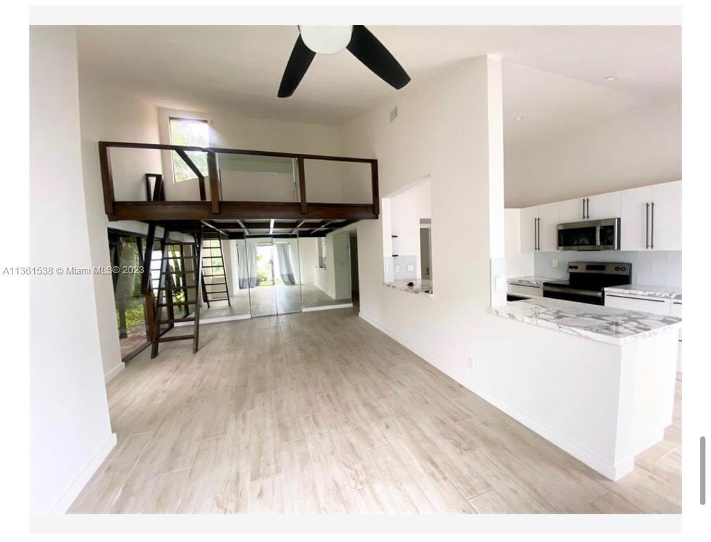 Photo of 1089 NW 13th St #1 in Boca Raton, FL