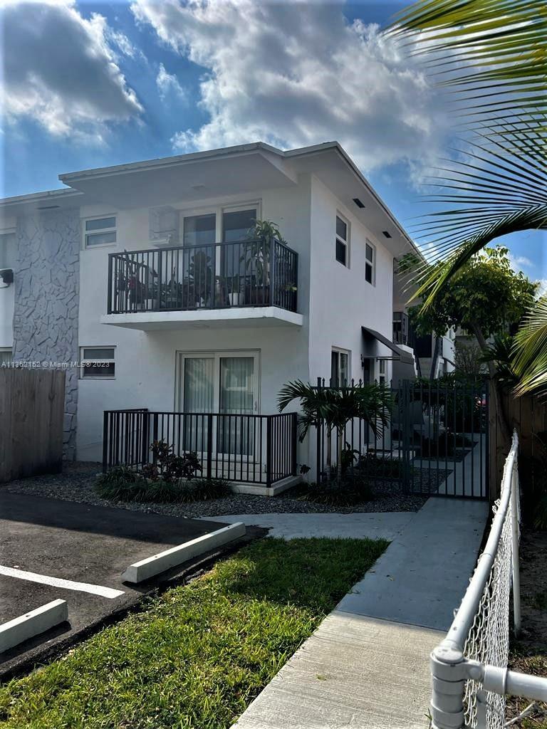 Photo of 1262 SW 2nd St in Miami, FL