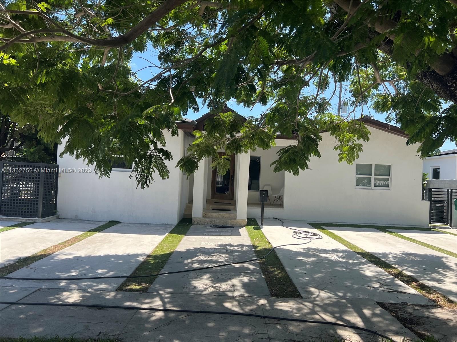 Photo of 2100 SW 15th St in Miami, FL