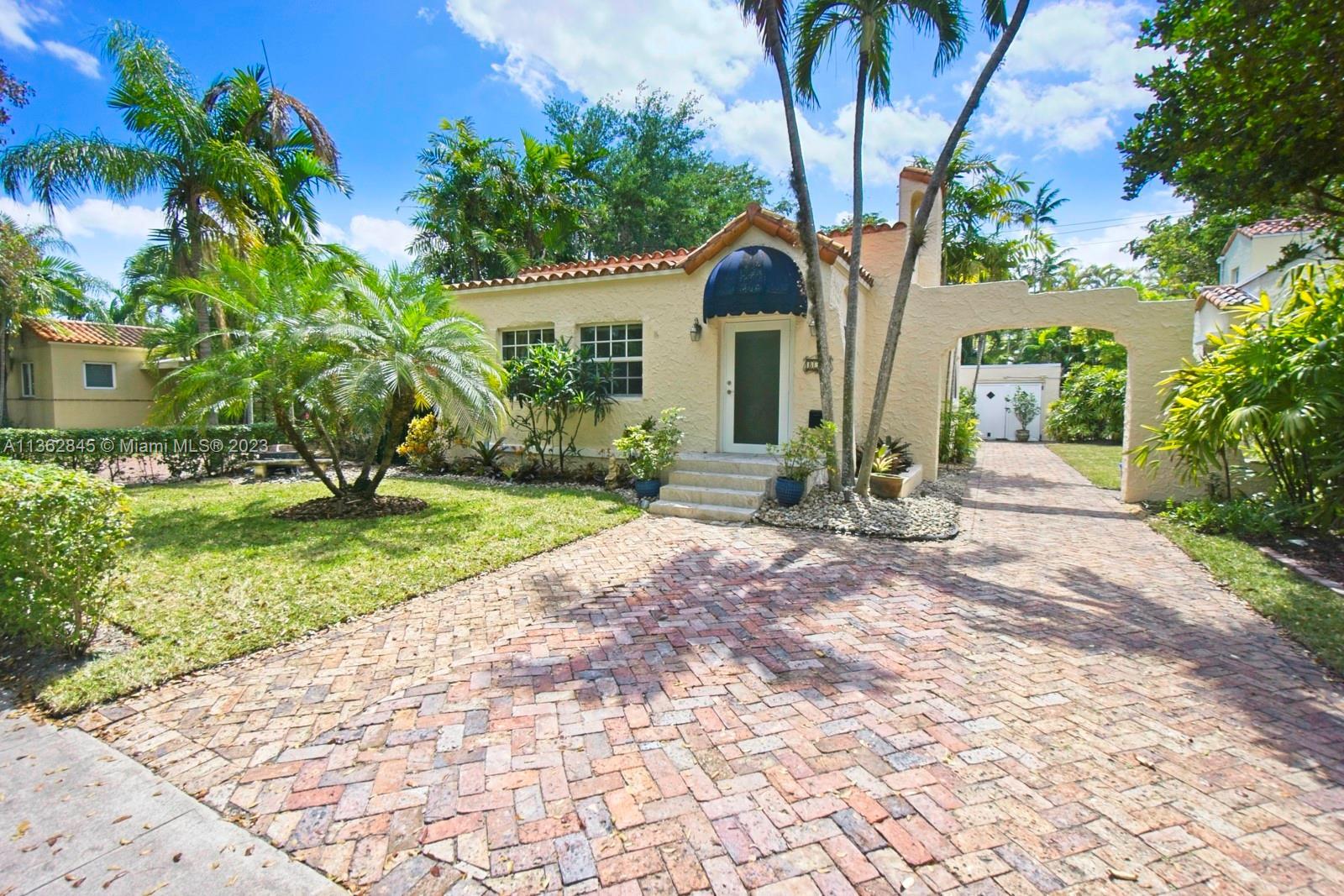 Photo of 832 Majorca Ave in Coral Gables, FL