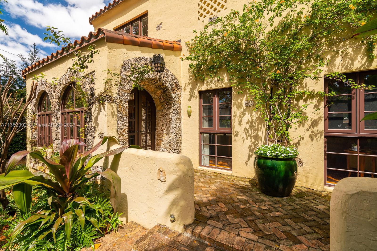 Photo of 513 Majorca Ave in Coral Gables, FL