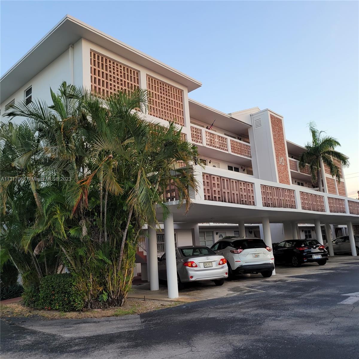 Photo of 10 SE 13th St #B3 in Boca Raton, FL
