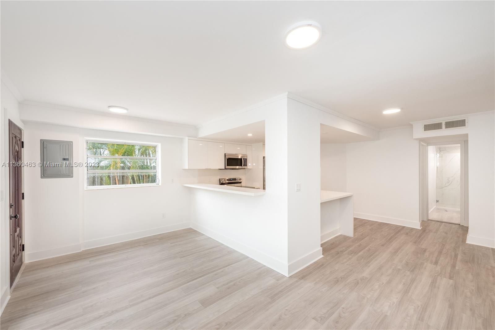 Photo of 230 Sunrise Dr #1 in Key Biscayne, FL
