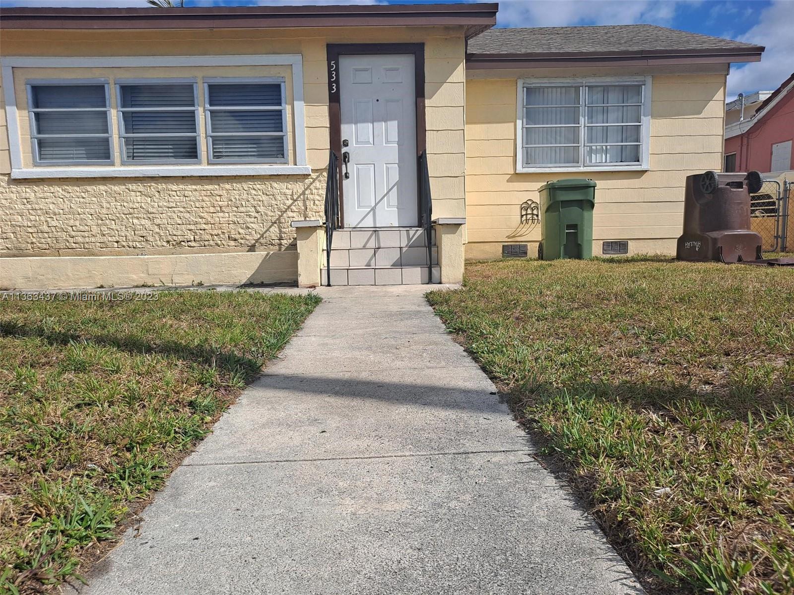 Photo of 533 E 17th St in Hialeah, FL