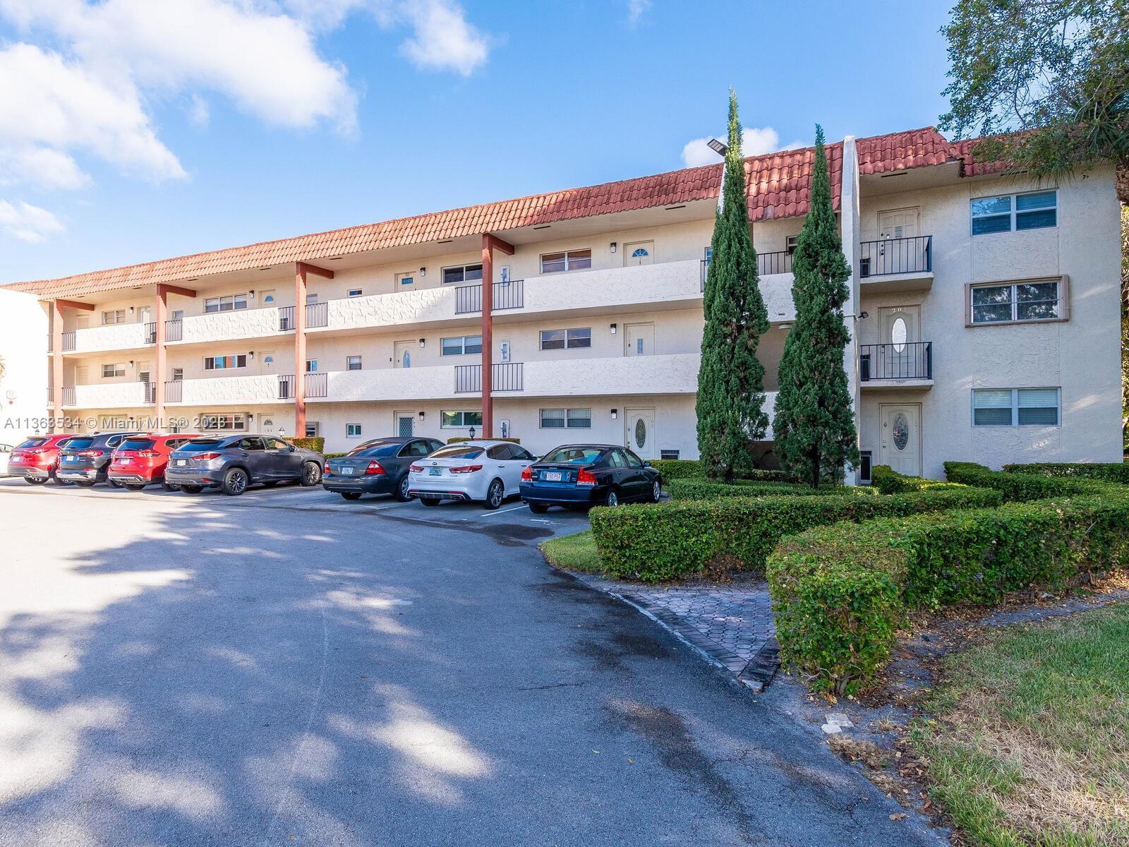 Photo of 300 S Hollybrook Dr #104 in Pembroke Pines, FL