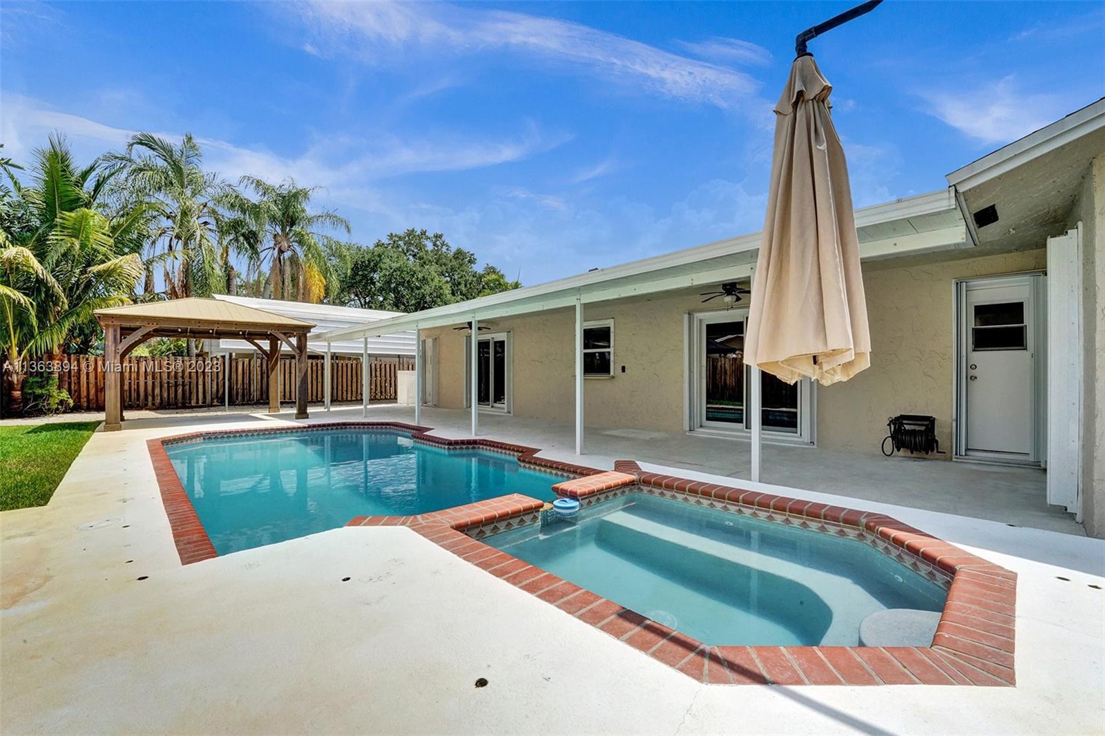 Photo of 6821 SW 43rd St in Davie, FL