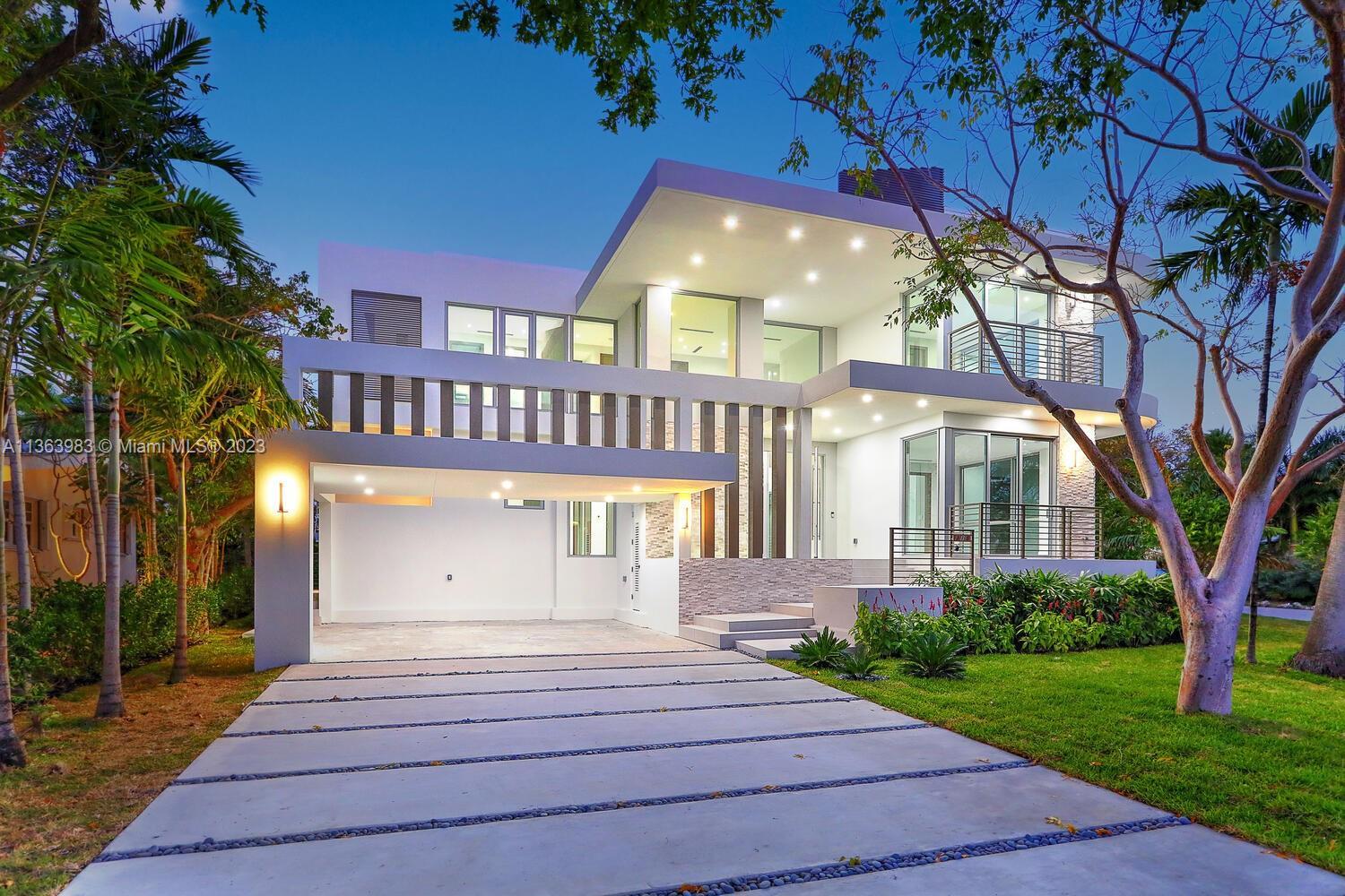 Photo of 315 Cypress Dr in Key Biscayne, FL