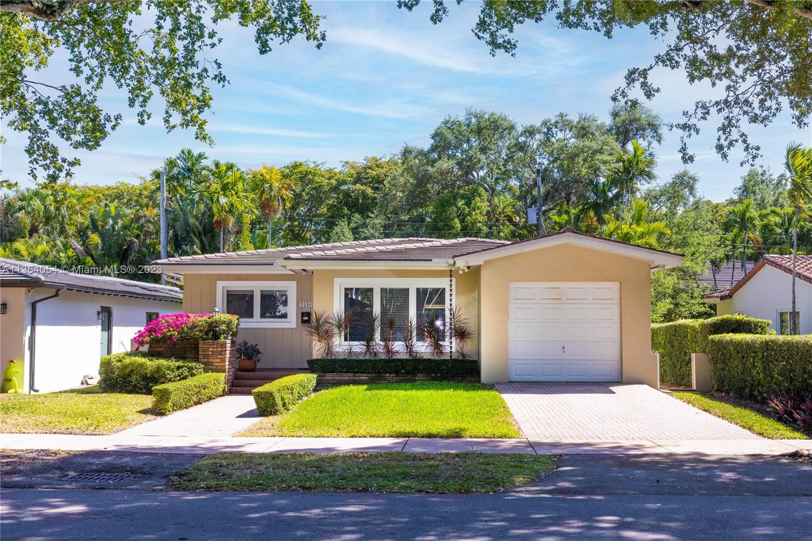 Photo of 1540 Saragossa Ave in Coral Gables, FL