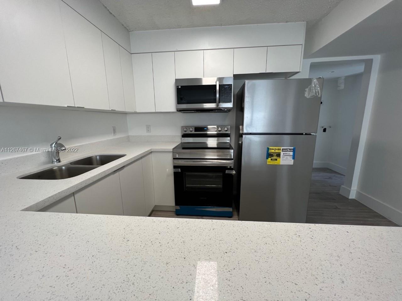 NICE 2 BEDS 1 BATH HOME NEWLY REMODELED, NEW STAINSTEEL APPLIANCES, LAMINATE FLOOR THROGHOUT THE UNI