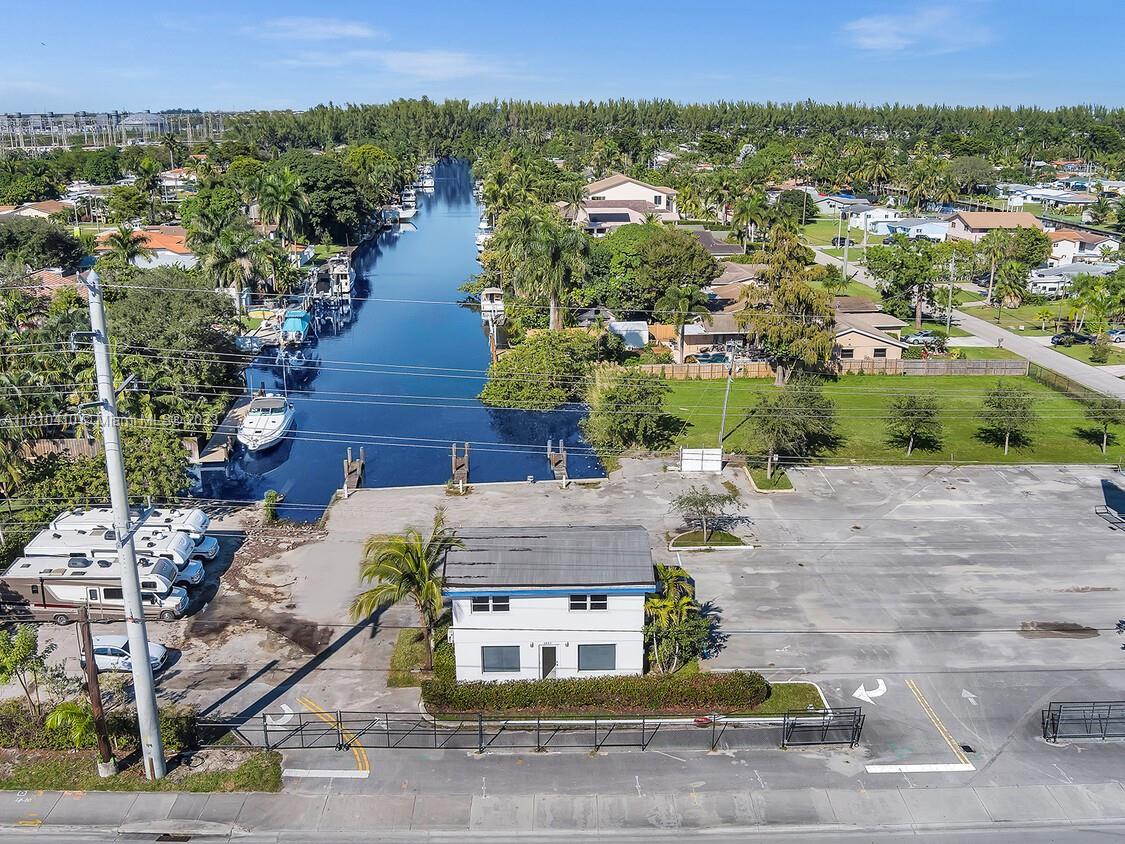 Photo of 3463 Griffin Rd in Dania Beach, FL