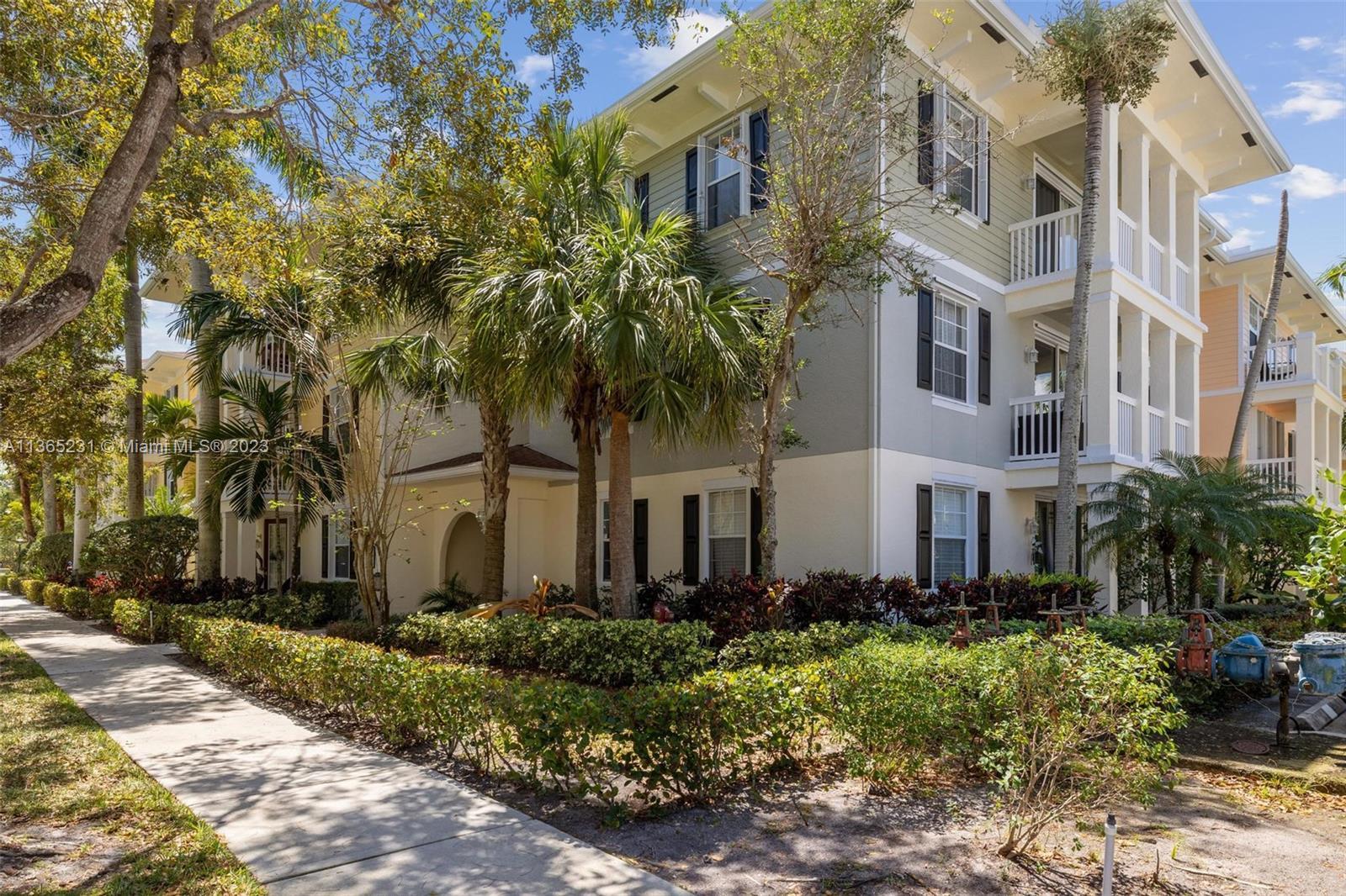 Highly sought-after SOMERSET AT ABACOA! Penthouse Unit immaculately maintained. Kitchen recently rem