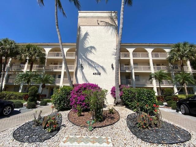 Photo of 4502 Martinique Wy #E4 in Coconut Creek, FL