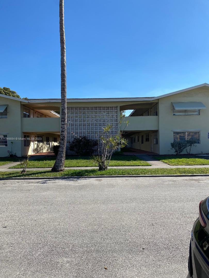 Photo of 1722 Mayo St #207 in Hollywood, FL