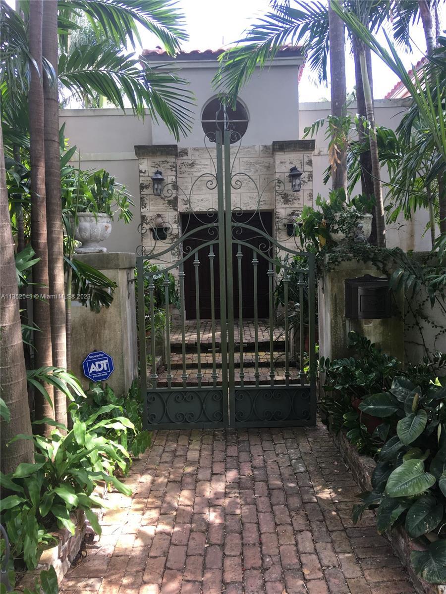 Photo of 3235 SW 58th Ct in Miami, FL
