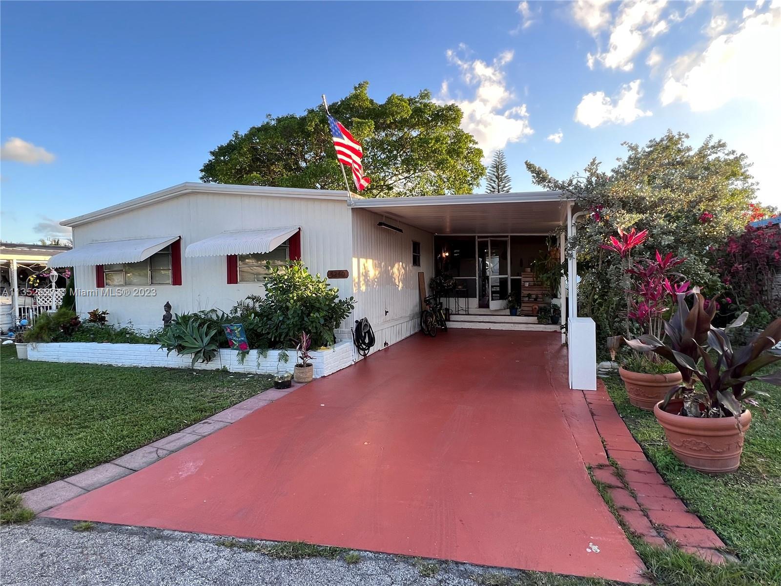 Photo of 5240 SW 35 Ct in Davie, FL
