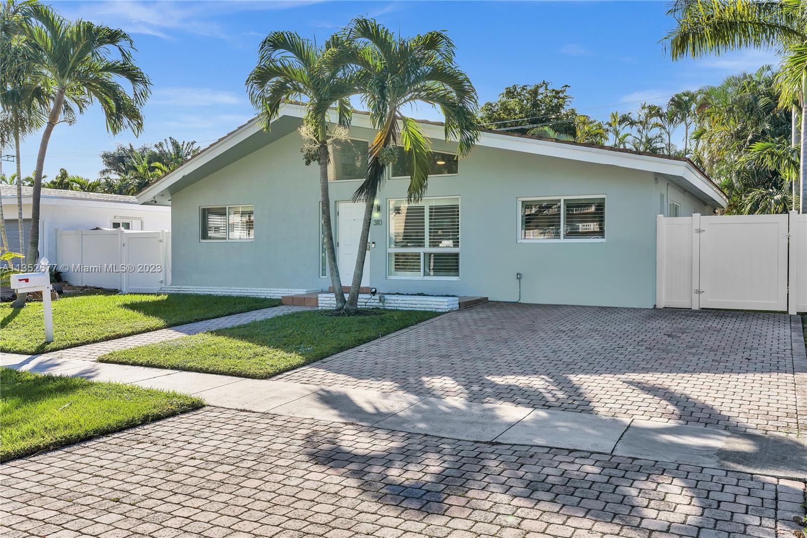 Photo of 310 SE 3rd St in Dania Beach, FL