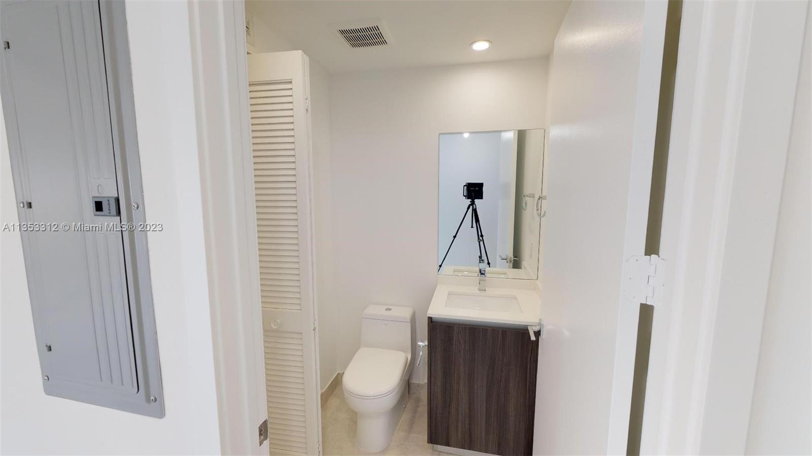 Photo of 488 NE 18th St #2401 in Miami, FL