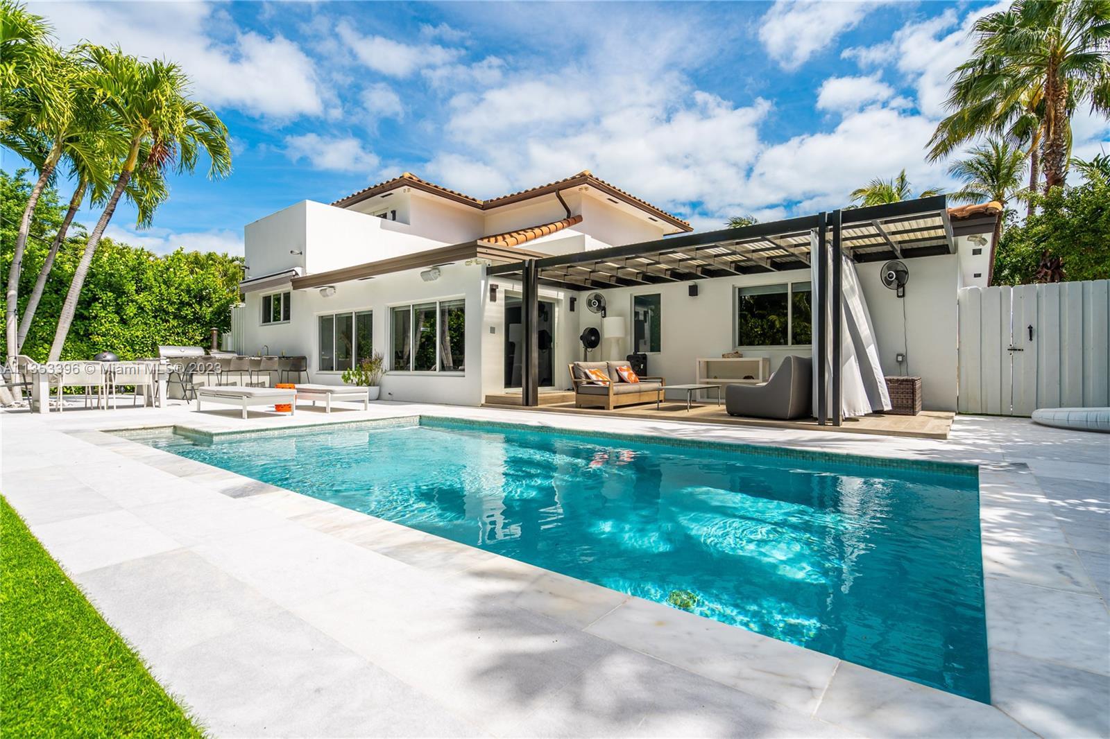 Photo of 452 Hampton Ln in Key Biscayne, FL