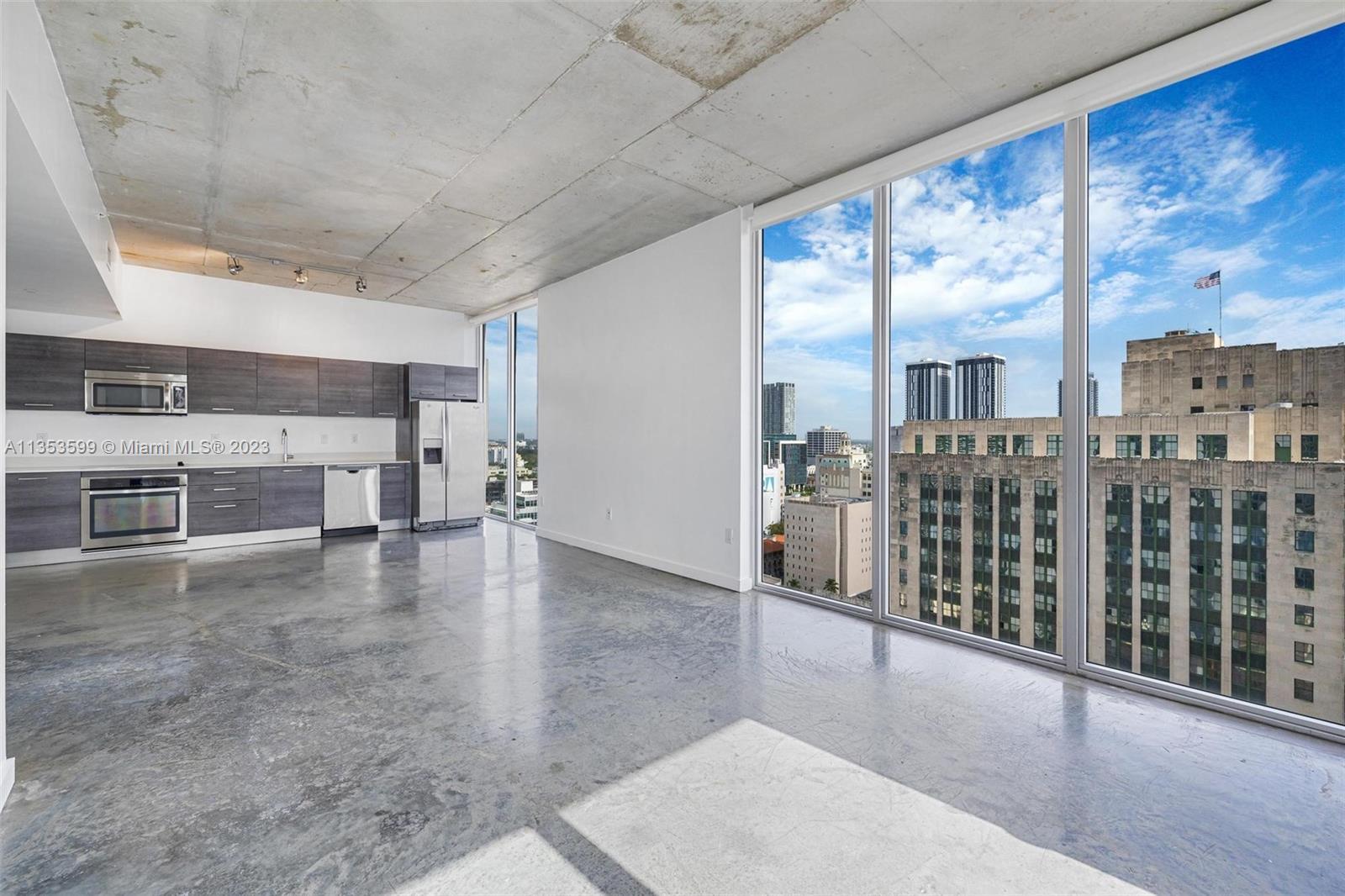 Beautiful and spacious 1/1 loft style unit consisting of 736 square feet, wrap around floor-to-ceili