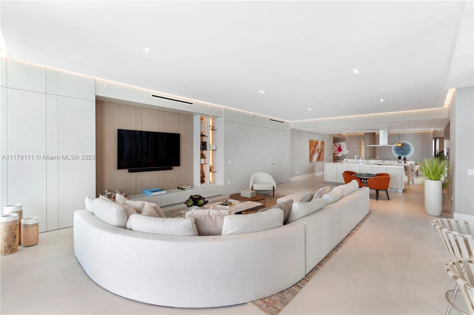A Luxury Turnkey unit, includes exquisite furniture ready to move in!!! This is a one of a kind 4 Be