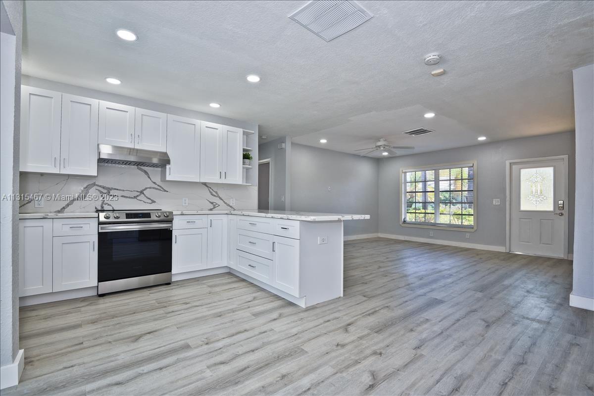 Photo of 1631 NE 36th St in Oakland Park, FL