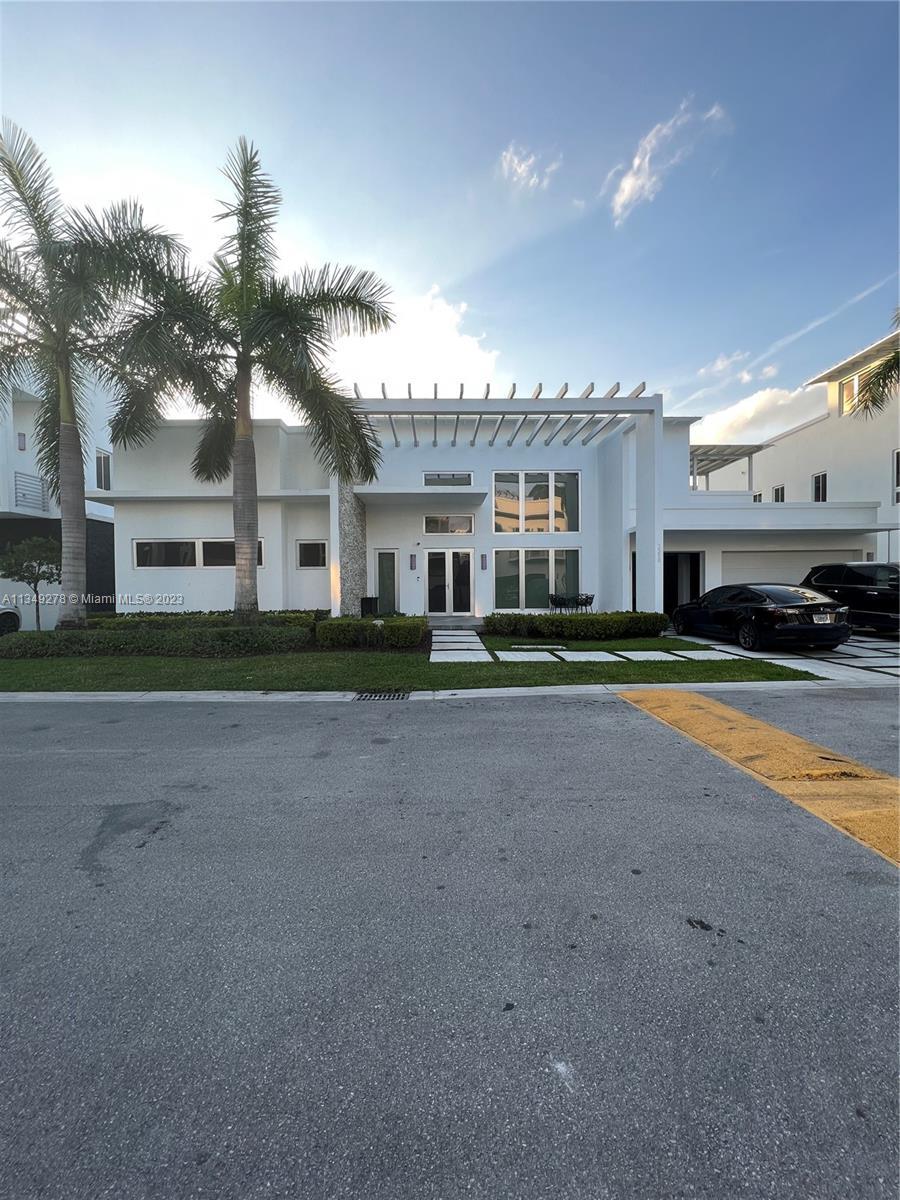 Photo of 3350 NW 84th Ct in Doral, FL