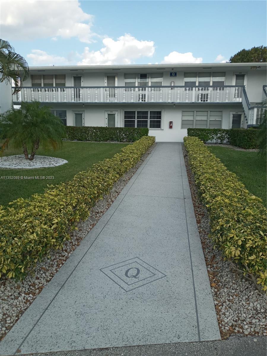 Photo of 390 Windsor Q #390 in West Palm Beach, FL