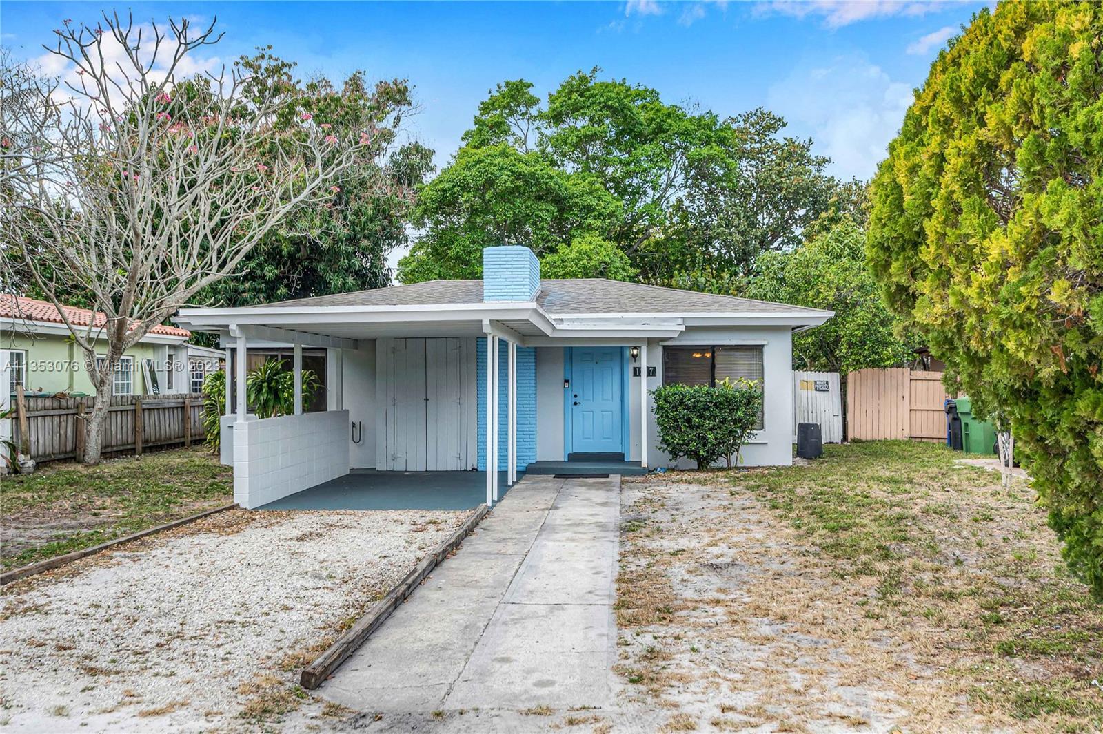 The ideal canvas to make this your quaint home! Located 4min drive to Wilton Manors and 10min drive 