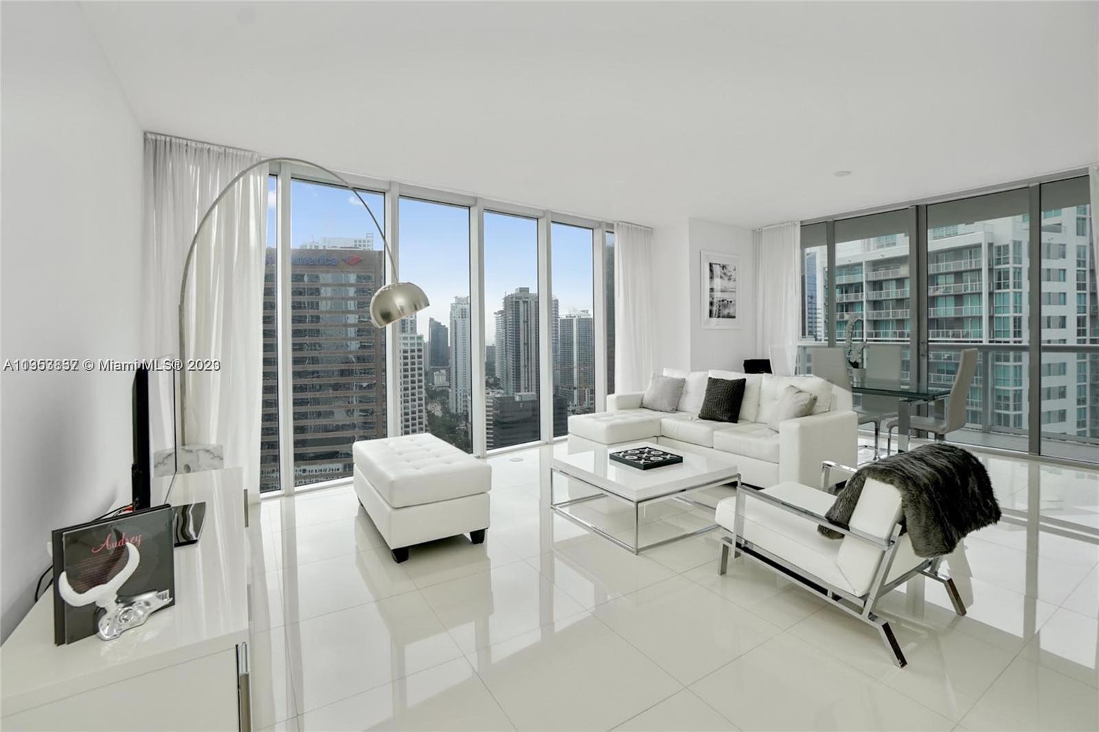 2/2 CORNER UNIT IN ONE OF THE BEST LUXURY BUILDINGS IN BRICKELL, INCOME PRODUCING PROPERTY. GREAT IN
