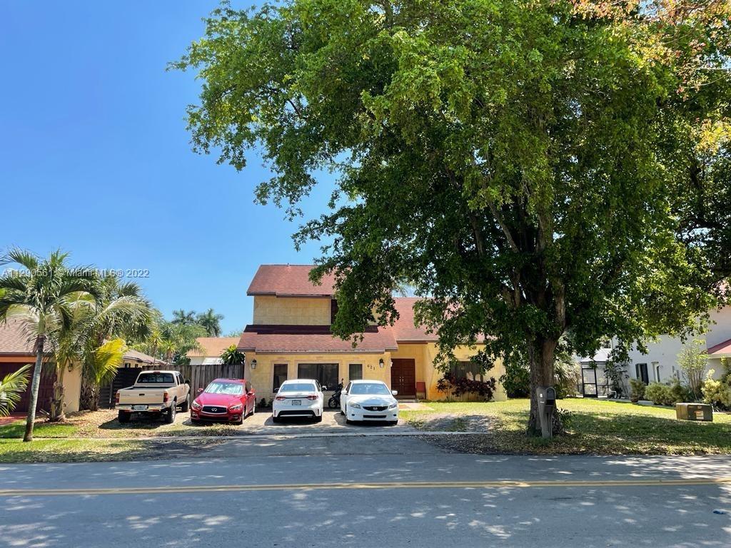 Photo of 621 SW 96th Ave in Pembroke Pines, FL