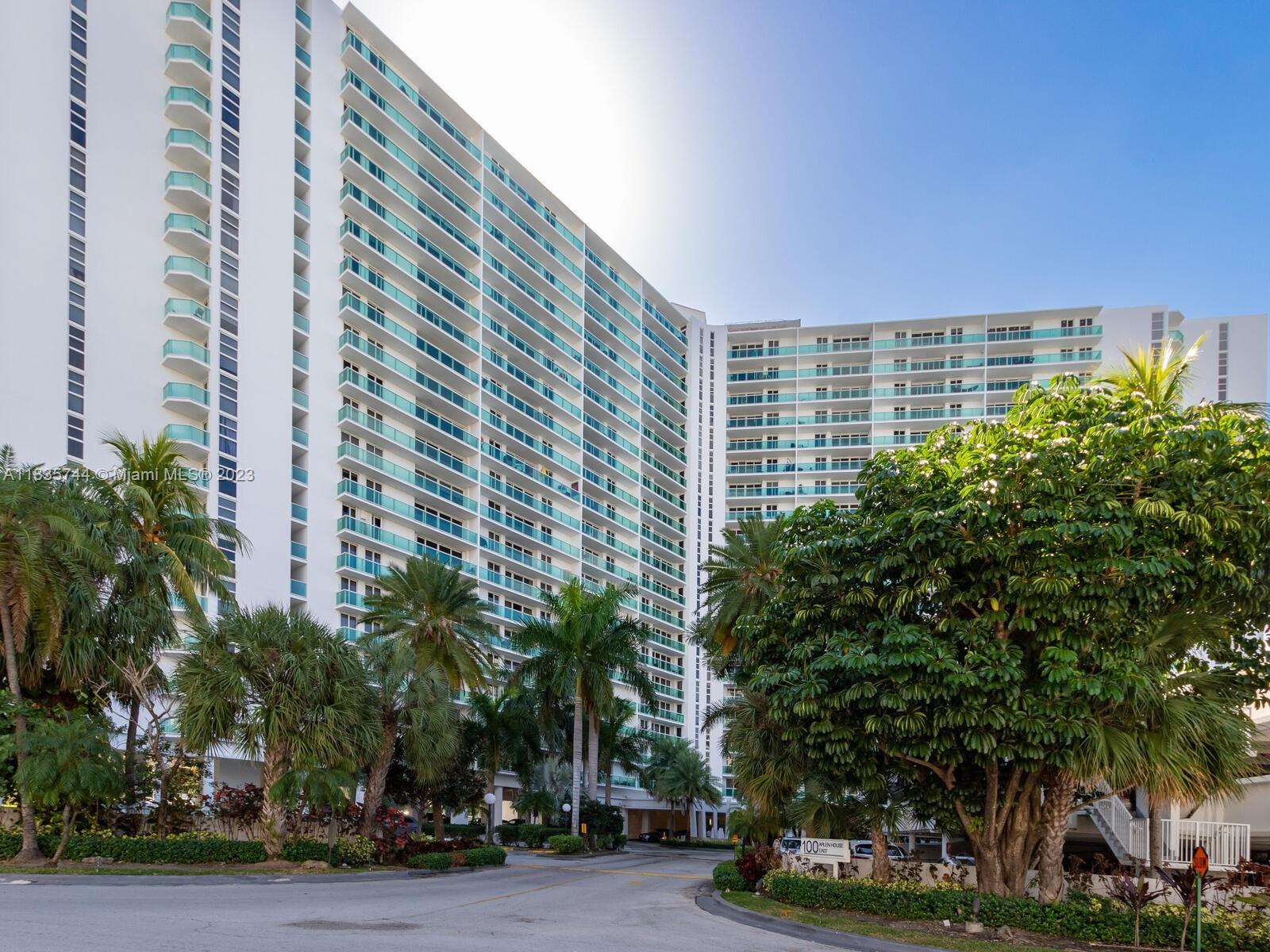 A Haven by the Sea! Nestled in the heart of Sunny Isles Beach, this 1331 sqft condo is the perfect p