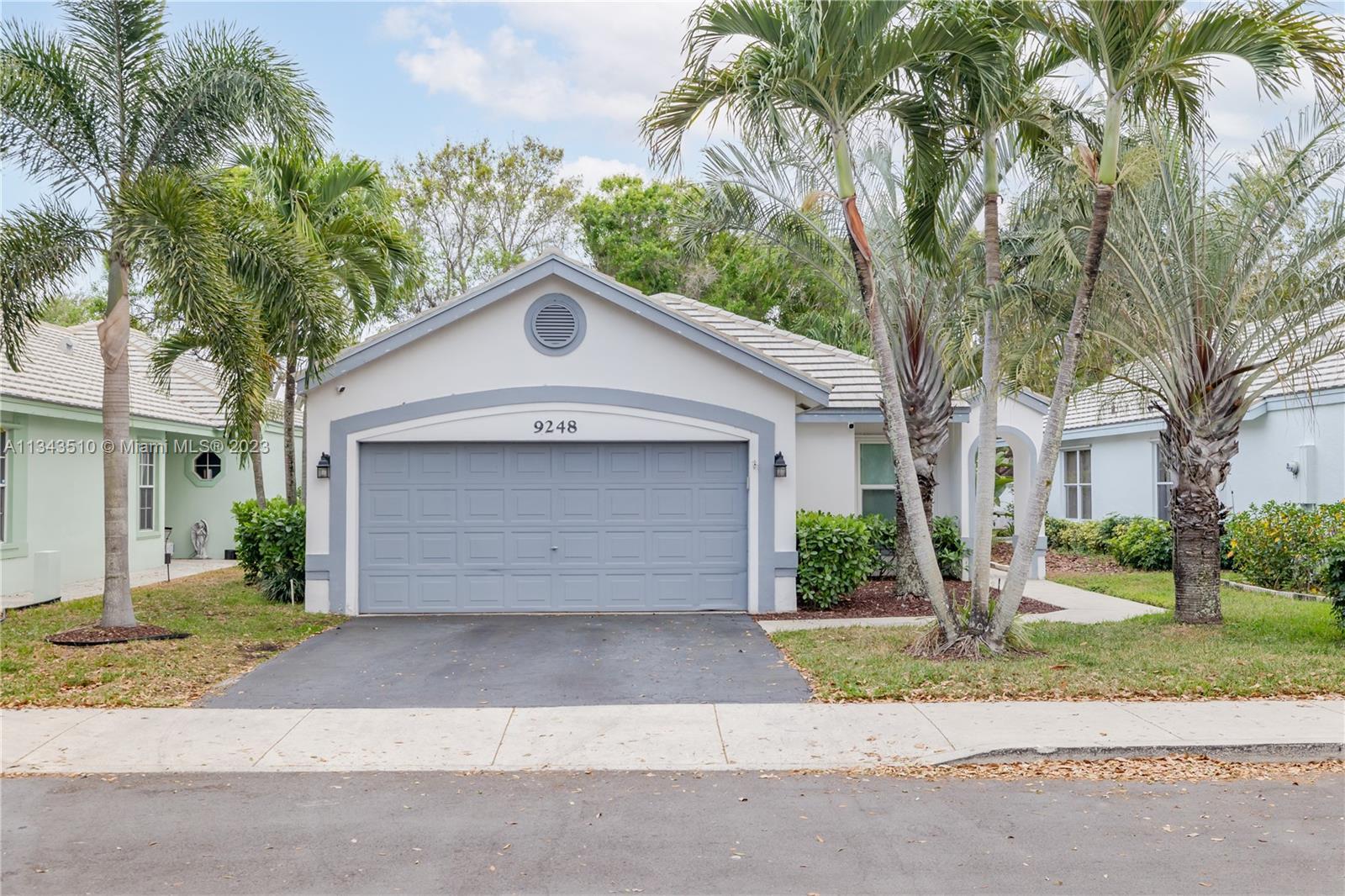 Photo of 9248 Arborwood Cir in Davie, FL