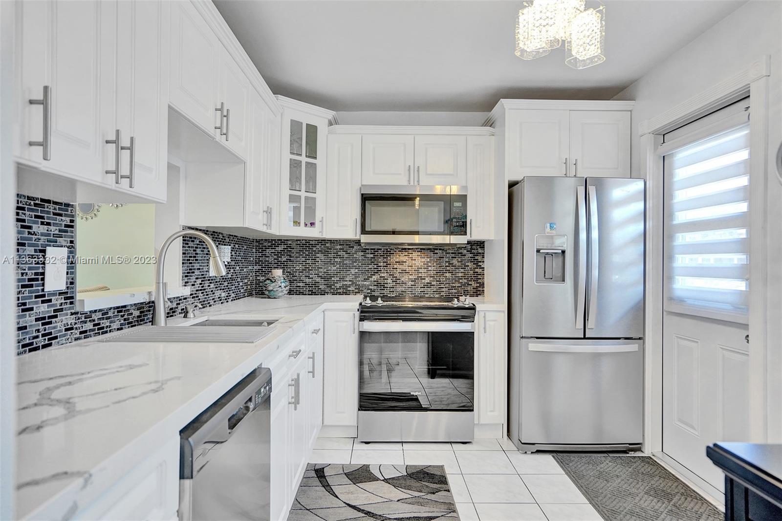 Photo of 219 NE 14th Ave #107 in Hallandale Beach, FL