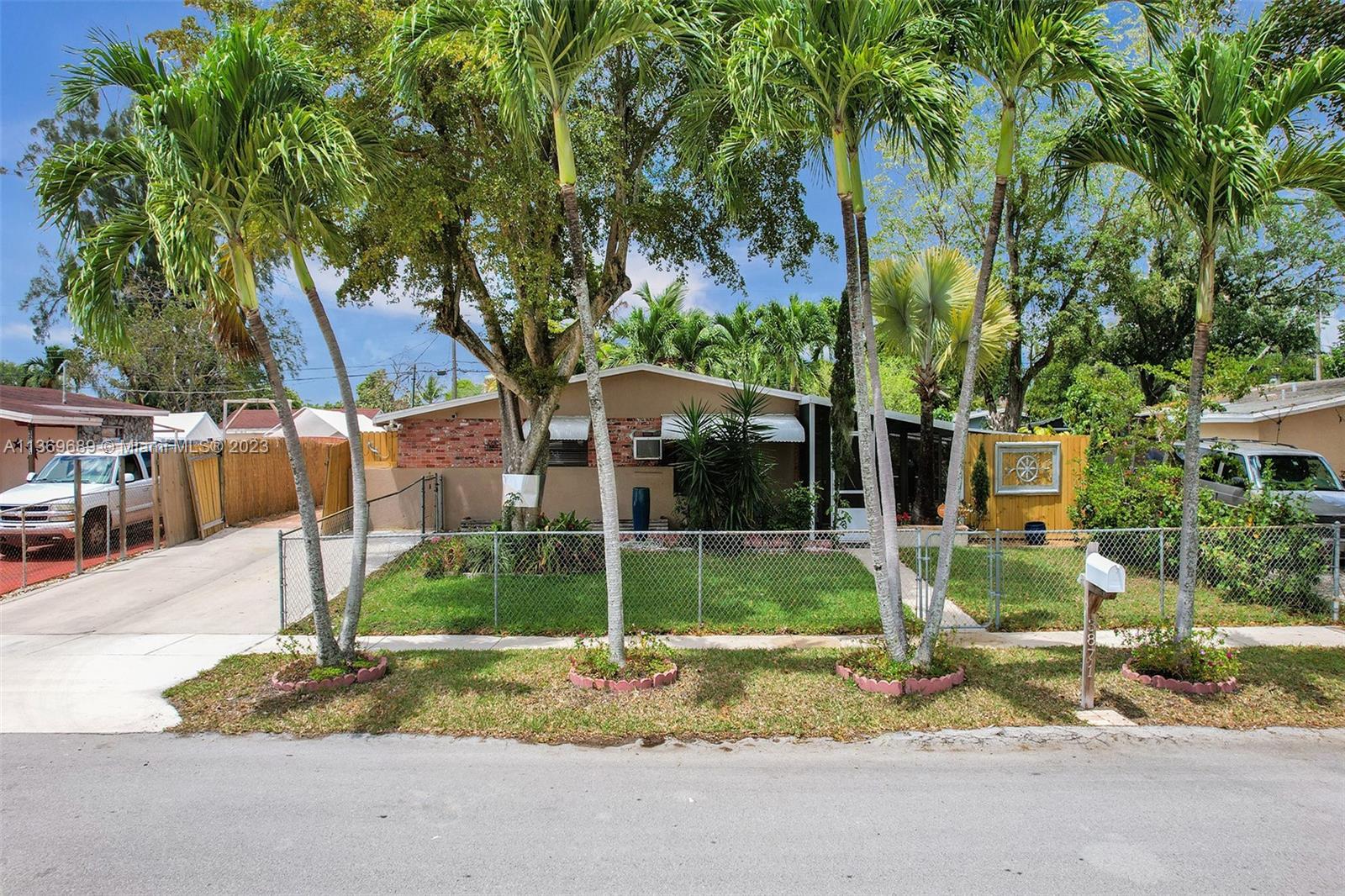 Photo of 3871 SW 59th Ter in Davie, FL