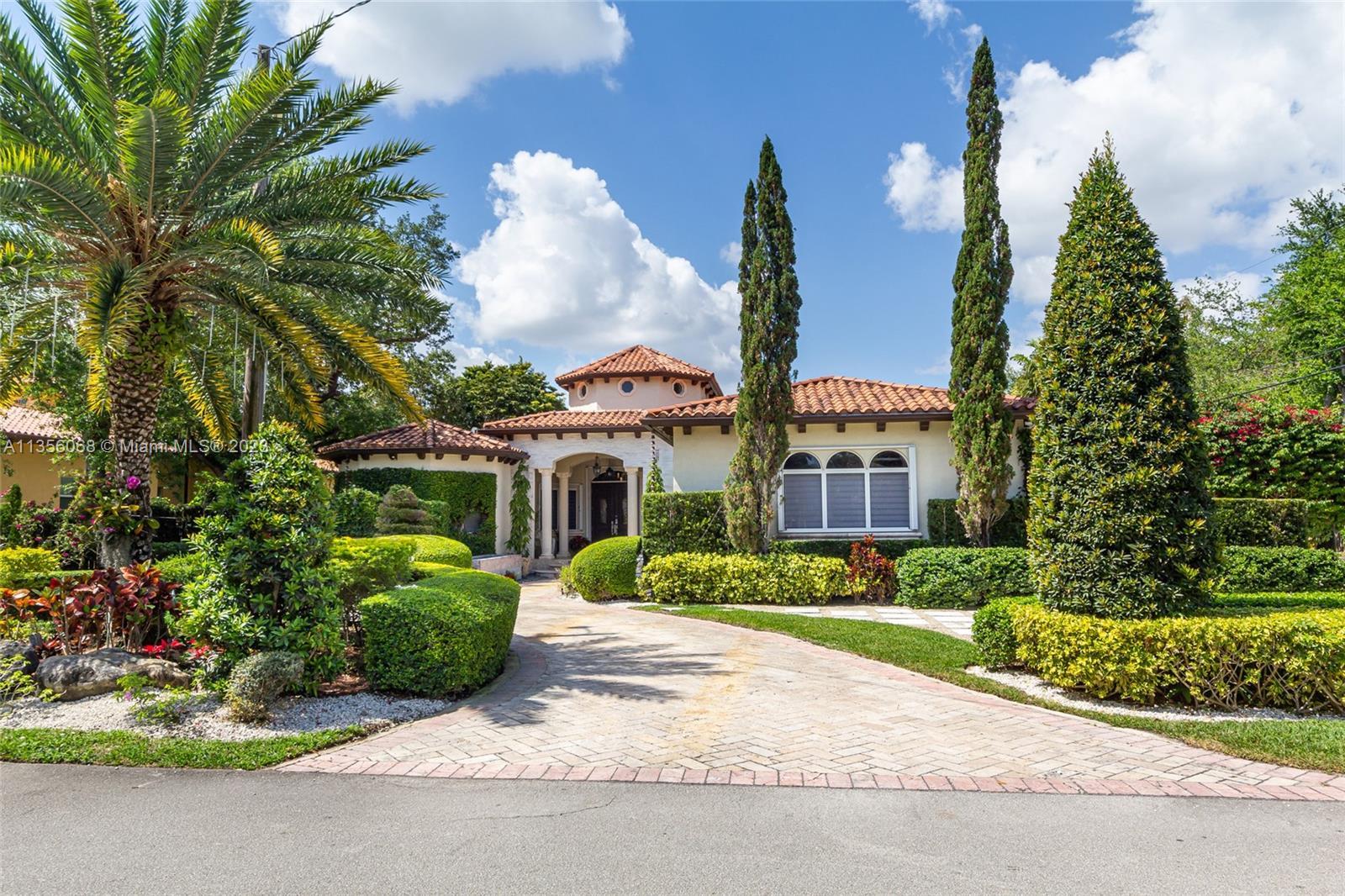 Photo of 13400 SW 83rd Ave in Pinecrest, FL