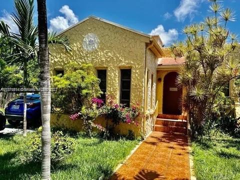 Photo of 701 NE 4th Ct in Hallandale Beach, FL
