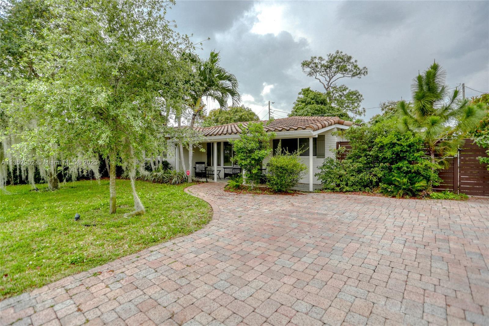 Photo of 3561 NE 13th Ave in Oakland Park, FL