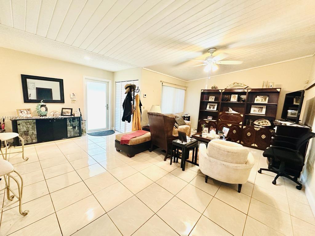 Photo of 8964 NW 9th Pl in Plantation, FL