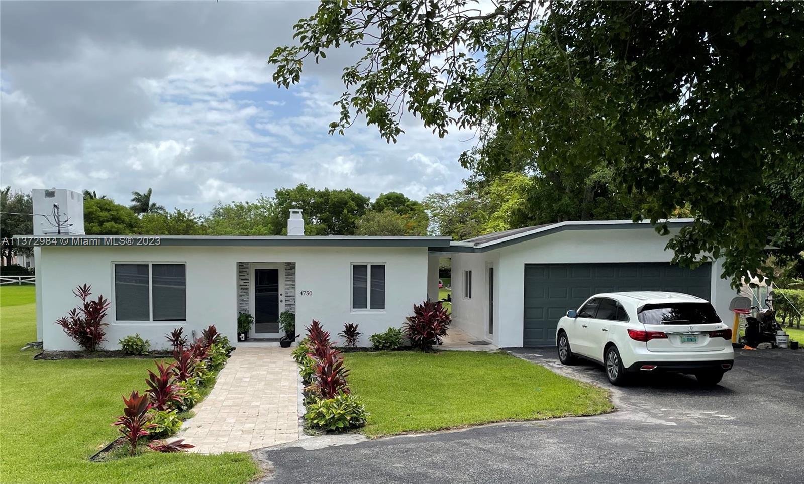 Photo of 4750 SW 70th Ave in Davie, FL
