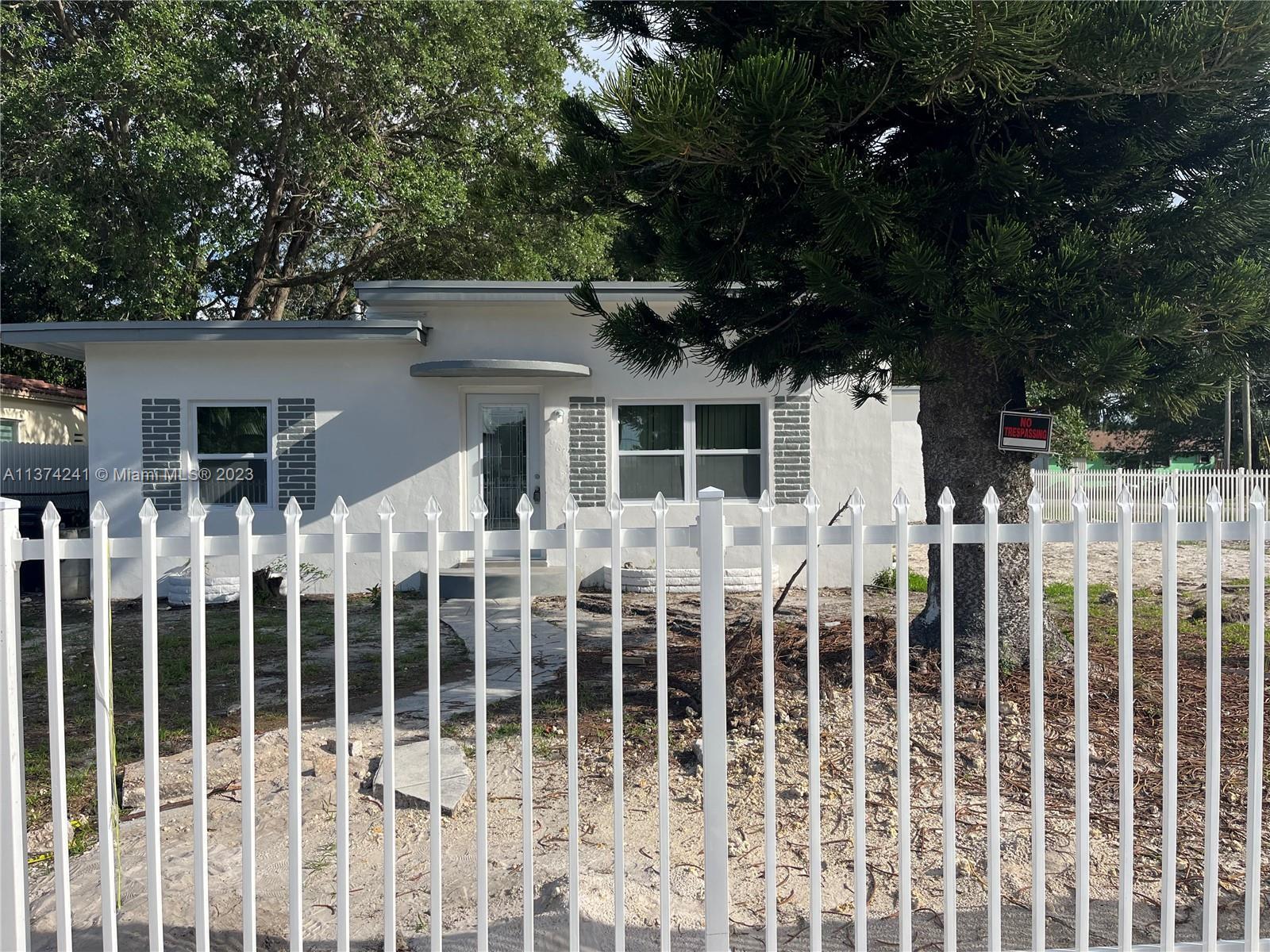 Photo of 900 Sharar Ave in Opa-Locka, FL