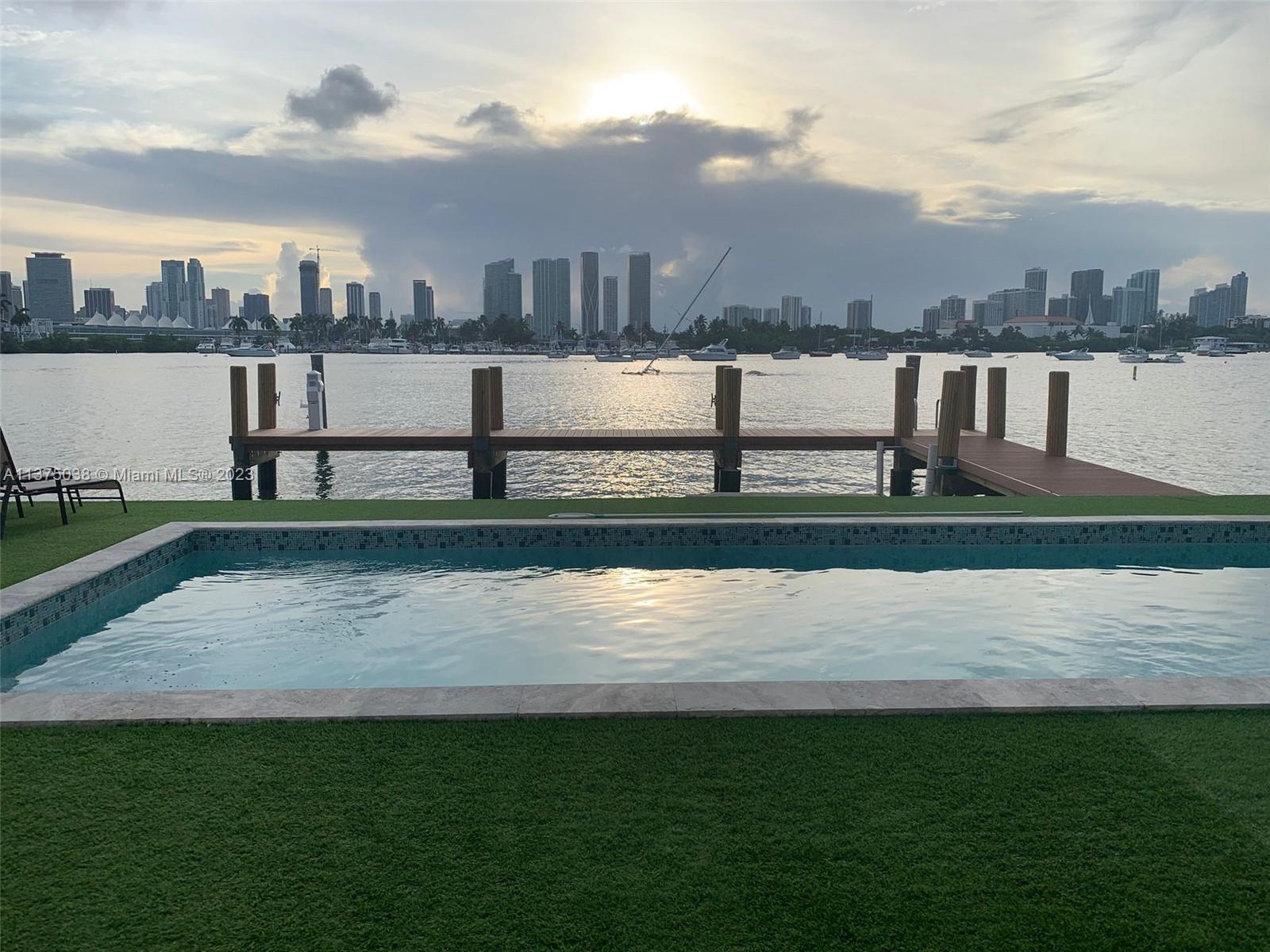 Photo of 316 S Coconut Ln in Miami Beach, FL