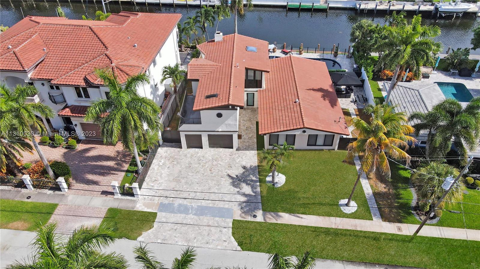 Photo of 2800 NE 48th St in Lighthouse Point, FL
