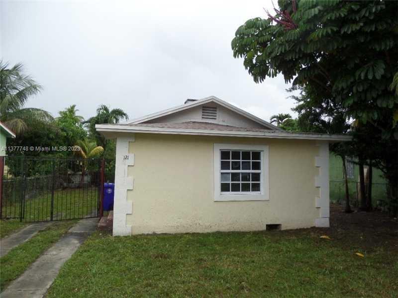 Photo of 121 NW 68th St in Miami, FL