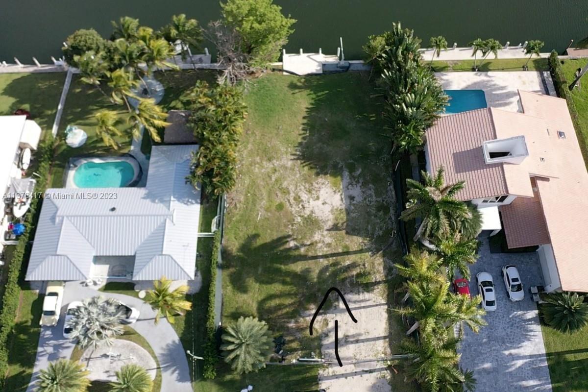 Photo of 473 Sunset Dr in Hallandale Beach, FL