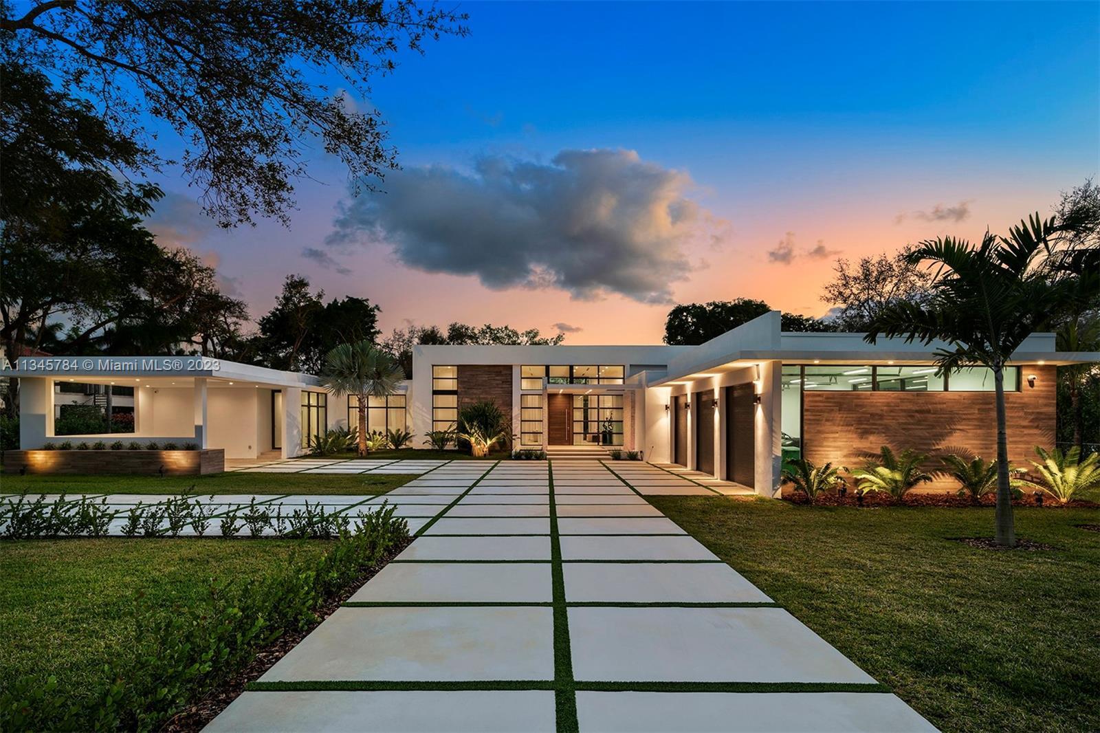 Photo of 6830 SW 104th St in Pinecrest, FL
